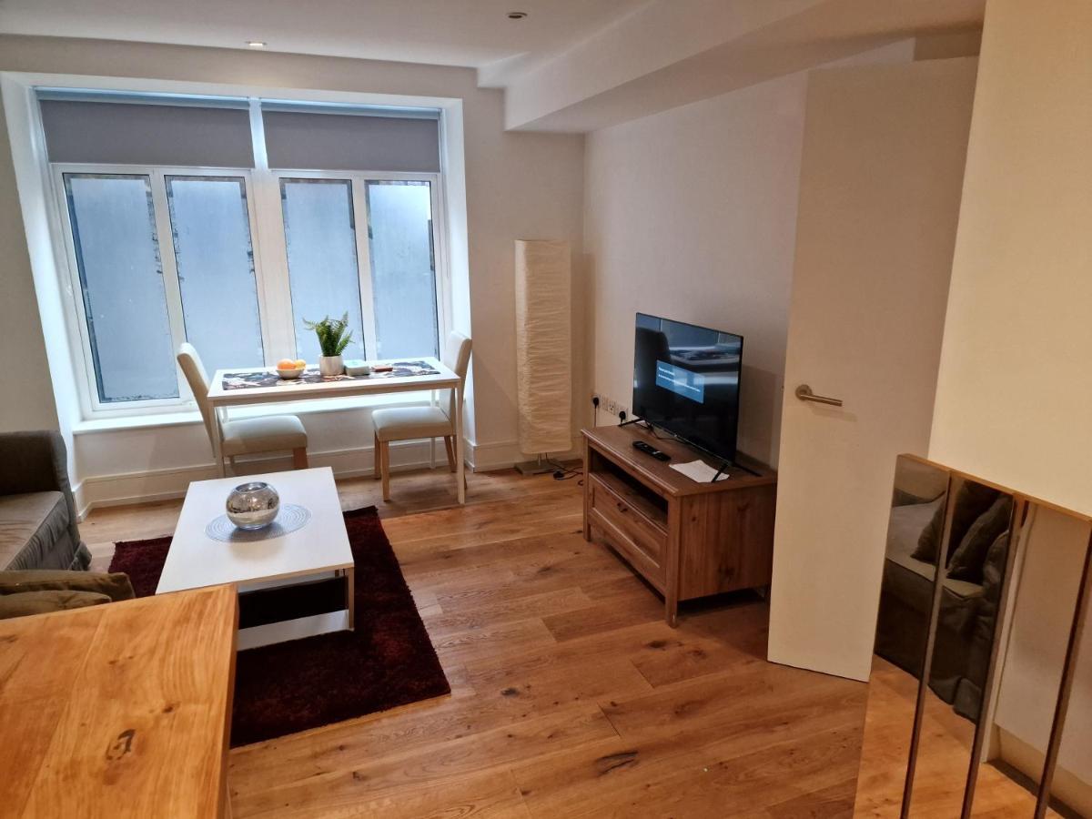Lovely 1-Bed Apartment In Λονδίνο Εξωτερικό φωτογραφία
