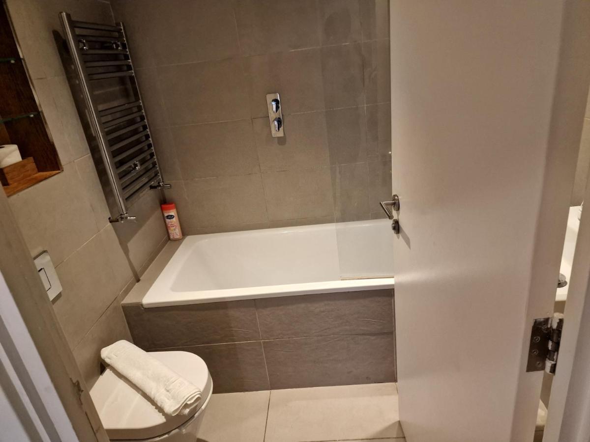 Lovely 1-Bed Apartment In Λονδίνο Εξωτερικό φωτογραφία